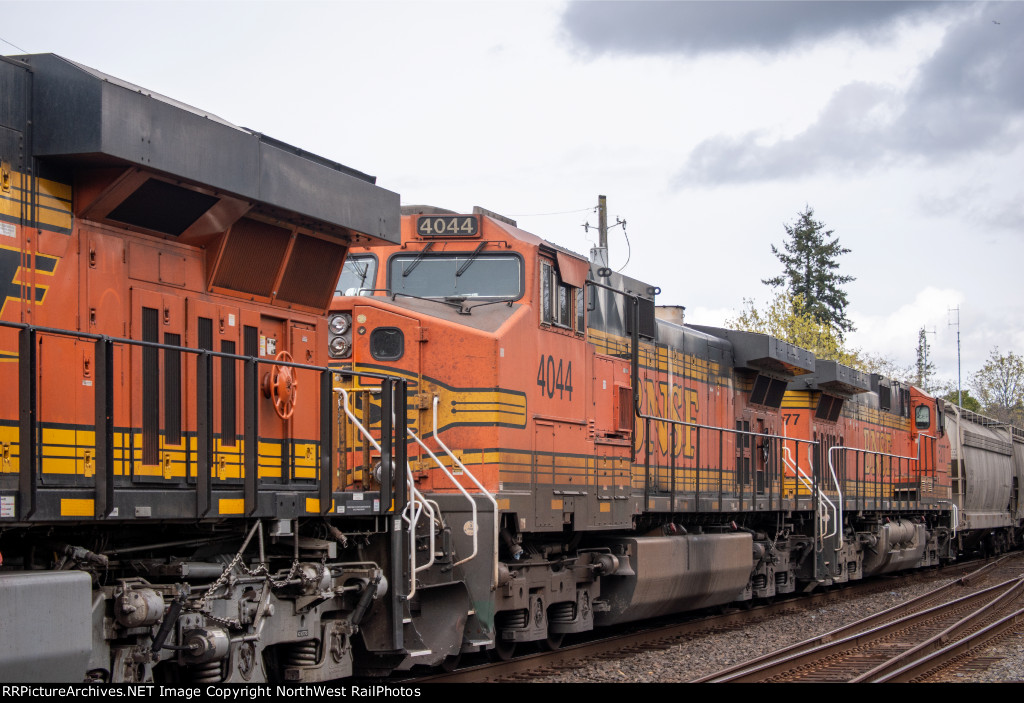 BNSF 4044